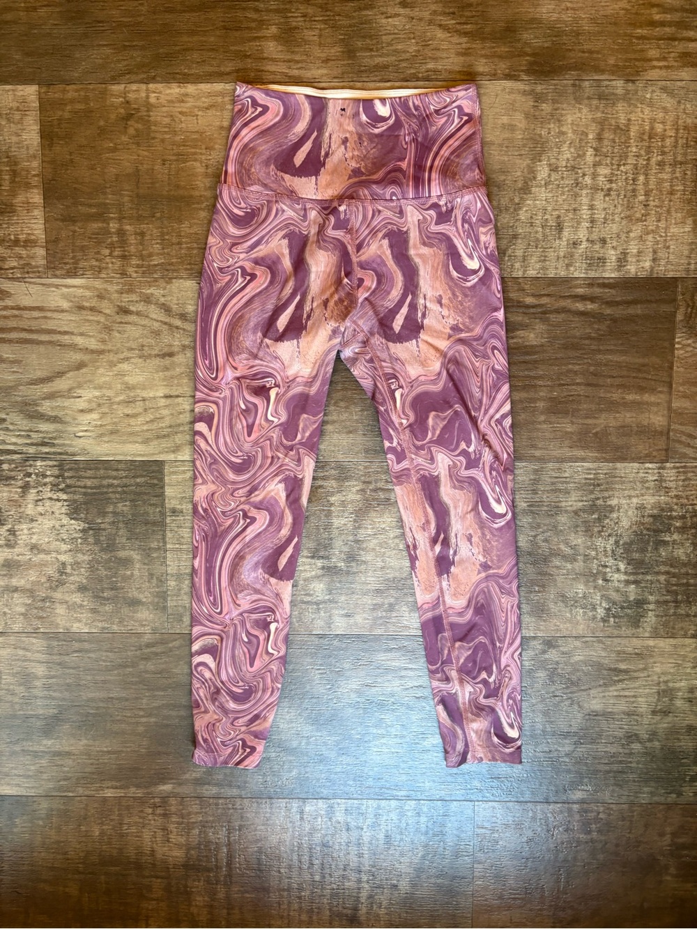 Beyond Yoga Women’s Pink and Peach Marble Leggings